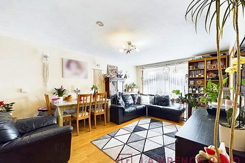 2 bedroom flat for sale, Sycamore Close, Northolt, UB5