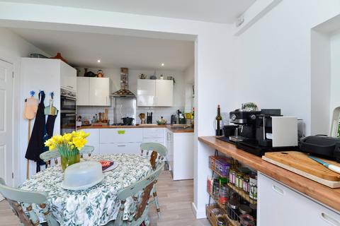 72 Combe Road, Godalming, GU7 3SL