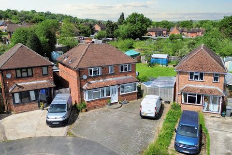 72 Combe Road, Godalming, GU7 3SL