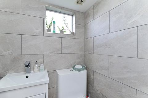 72 Combe Road, Godalming, GU7 3SL