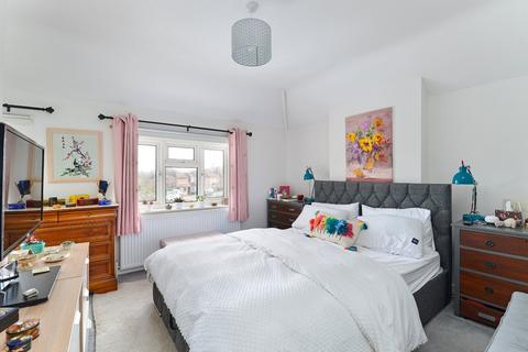 72 Combe Road, Godalming, GU7 3SL