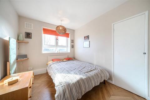 2 bedroom apartment for sale, Knights Hill, London