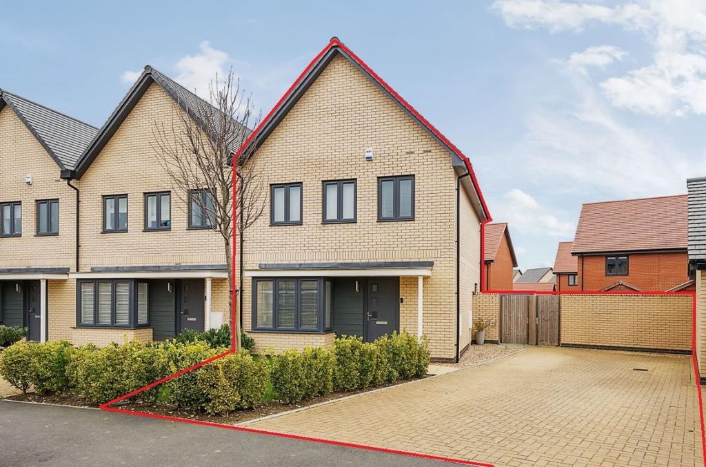 Burgoyne Avenue, Wootton, Bedford 3 bed end of terrace house for sale