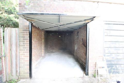 Garage to rent - Ferrymead Avenue, Greenford UB6