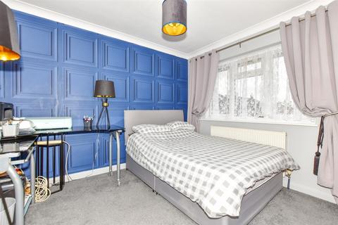 4 Meadsway, St Marys Bay, Romney Marsh, TN29 0HE