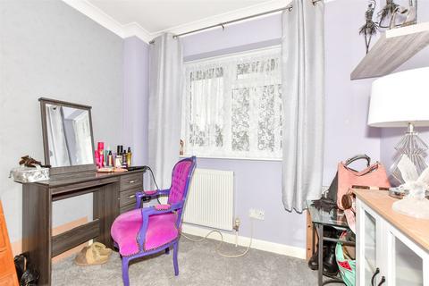 4 Meadsway, St Marys Bay, Romney Marsh, TN29 0HE