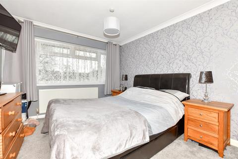 4 Meadsway, St Marys Bay, Romney Marsh, TN29 0HE