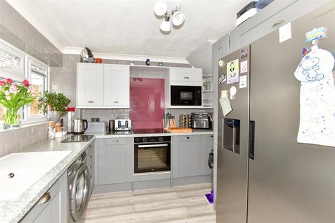 4 Meadsway, St Marys Bay, Romney Marsh, TN29 0HE