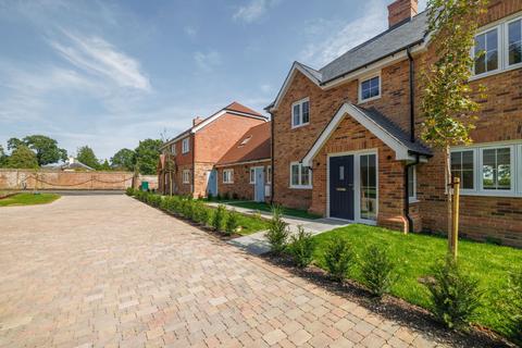 4 bedroom link detached house for sale, Byers Lane, Godstone RH9