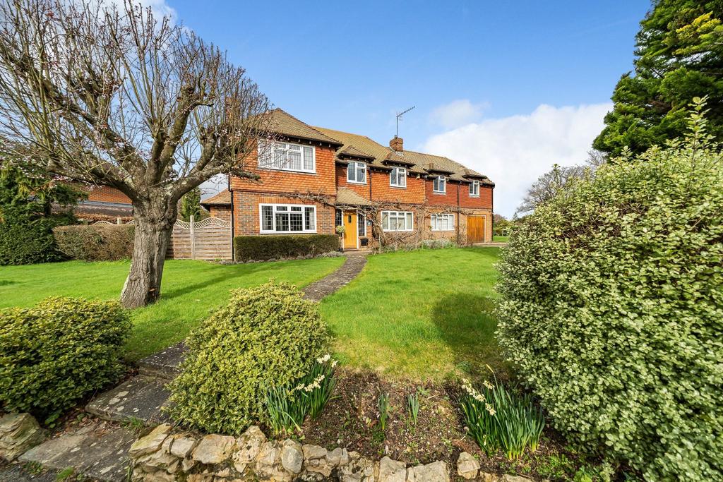 Knowsley Way, Hildenborough, TN11 5 bed detached house for sale £