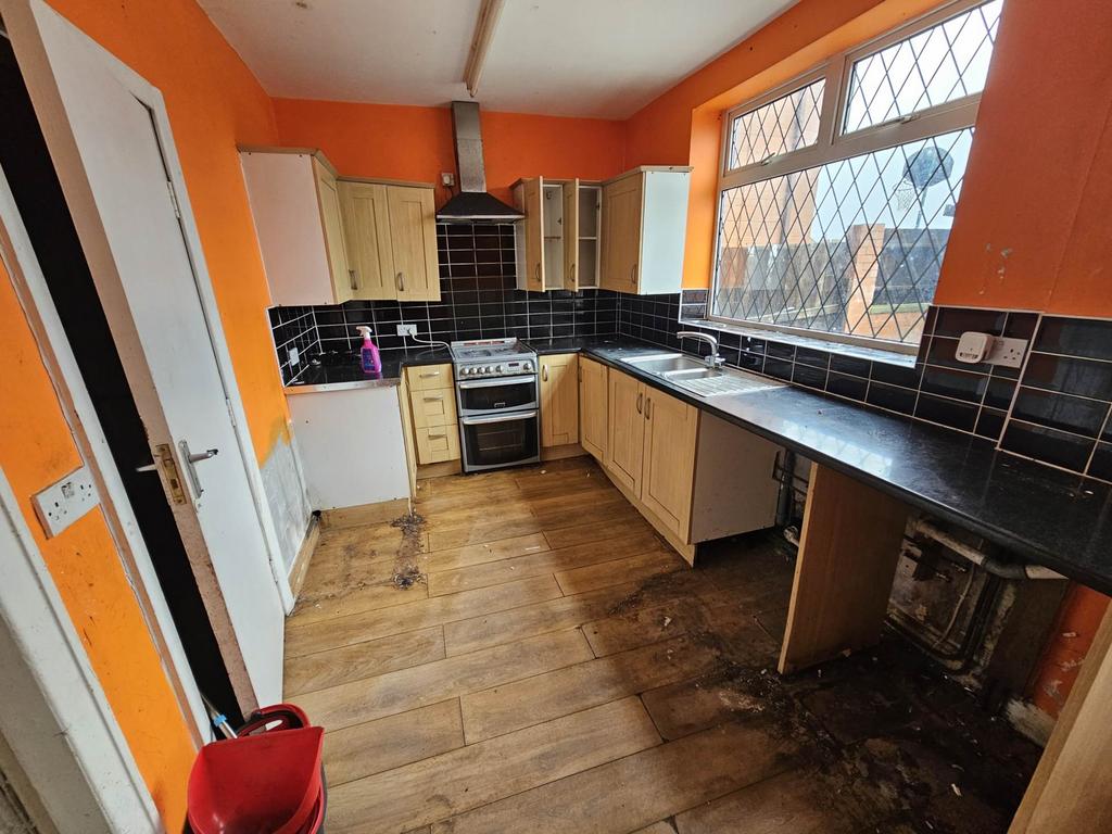 Headfield Road, Dewsbury 5 bed detached house for sale £355,000