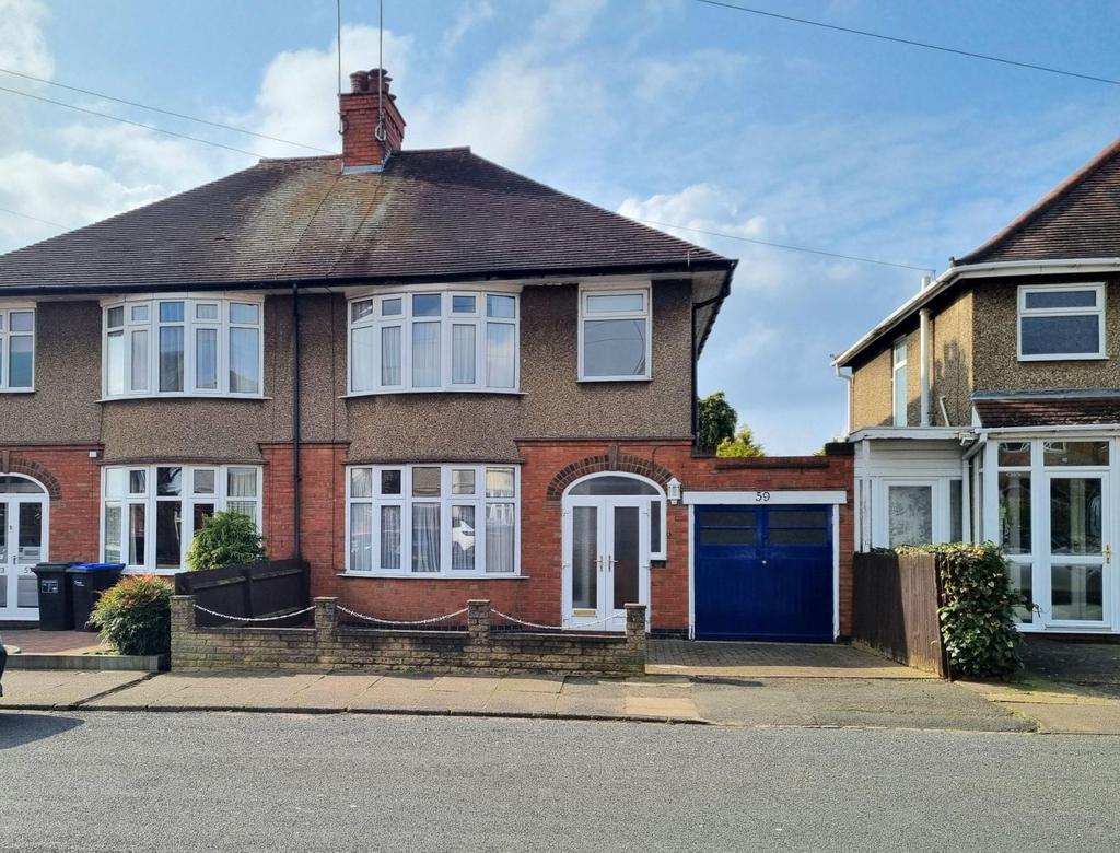 The Headlands, The Headlands, Northampton NN3 2PB 3 bed semidetached