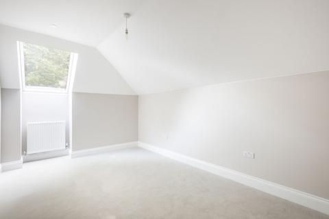 25d Roke Road, Kenley, CR8 5DZ