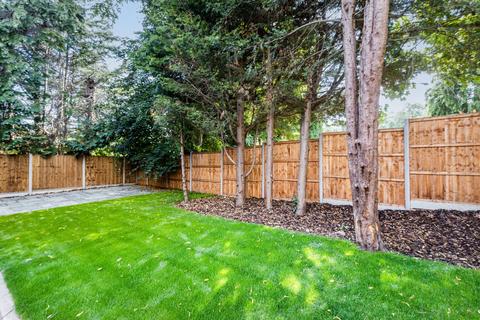 25d Roke Road, Kenley, CR8 5DZ