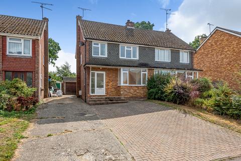 3 bedroom semi-detached house to rent, Greenwood Road, Berkshire RG45