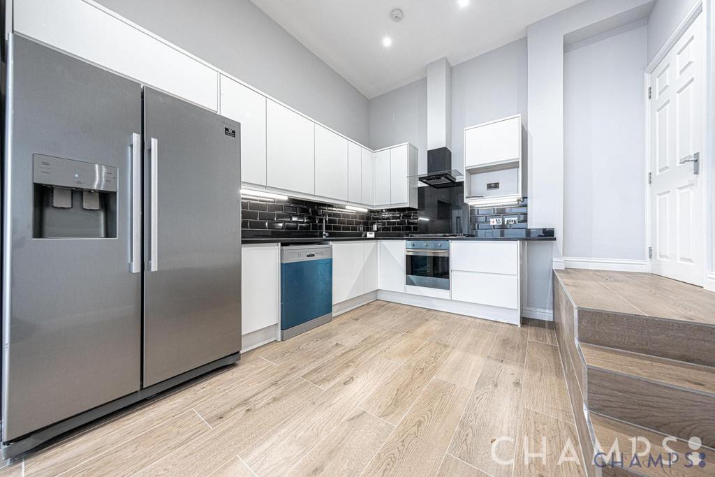 4 bed semi-detached house to rent Mascotte Road,
