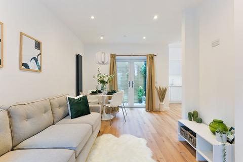 2 bedroom end of terrace house for sale, Goschen Mews, South Croydon