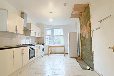 4 bedroom terraced house to rent - Chatsworth Road, London E5