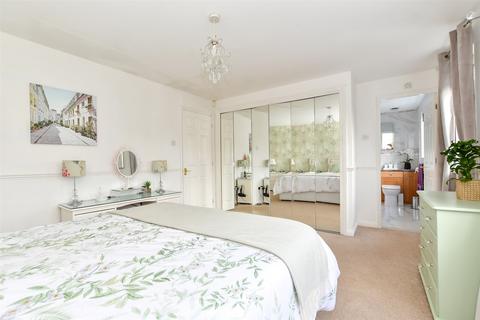 13 Atkinson Walk, Kennington, Ashford, TN24 9SB