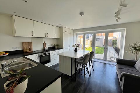 25 Chadwick Place, Ambrosden, Bicester, OX25 2BG