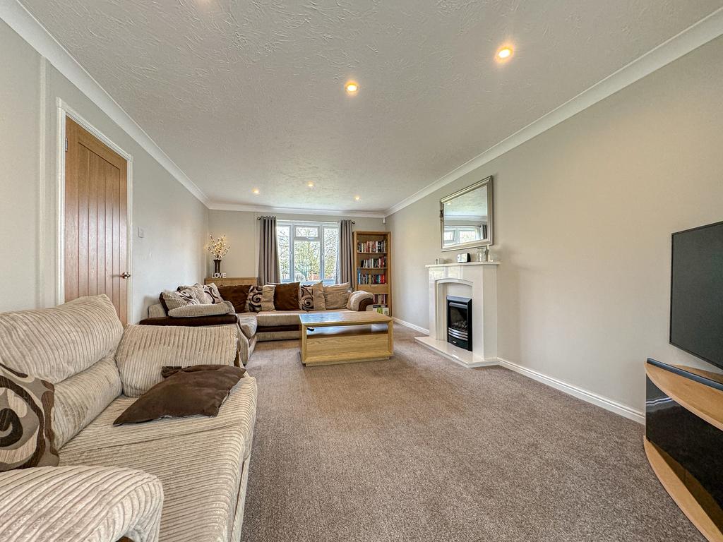 41 Wyedean Rise   Living room