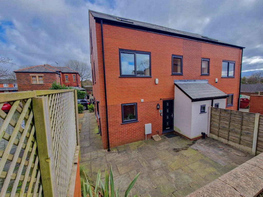 Firbank Mews, Royton, OL2 3 bed semidetached house for sale £315,000