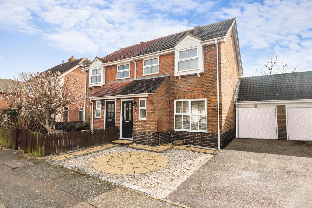 Road, Bedford 3 bed semidetached house for sale £320,000