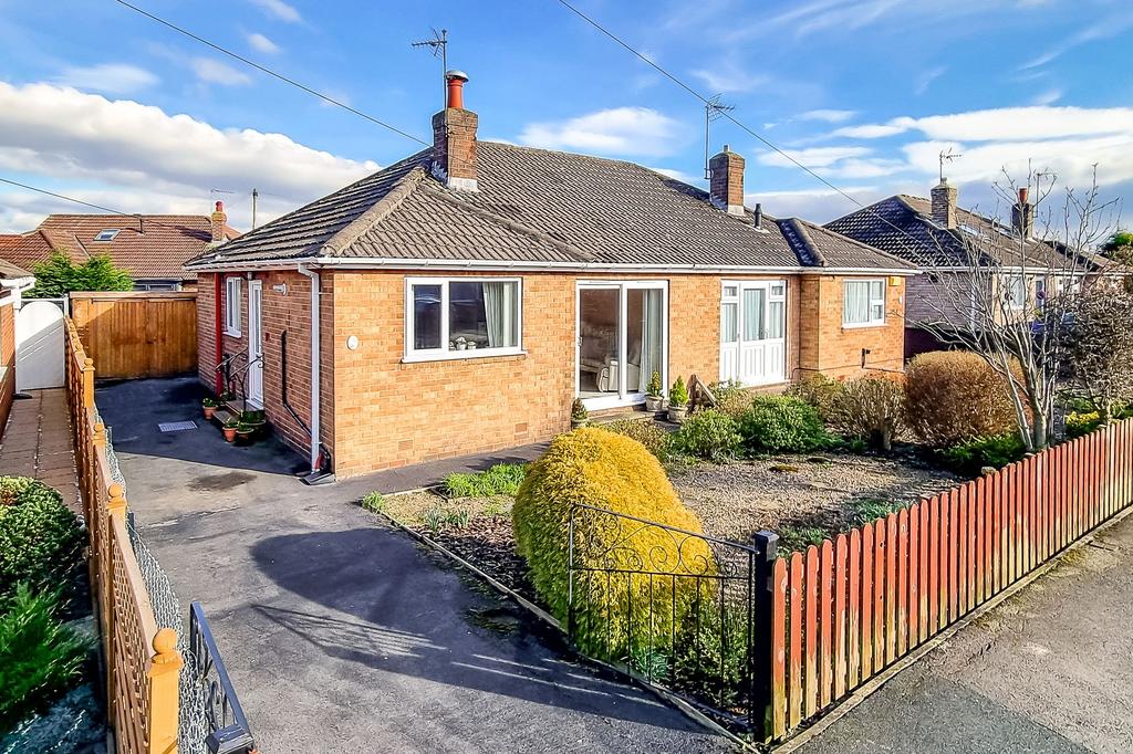 Redhill Road, Harrogate, HG1 2 bed semidetached bungalow for sale £