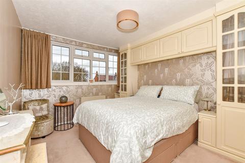 4 bedroom semi-detached house for sale, Ingrave Road, Brentwood, Essex