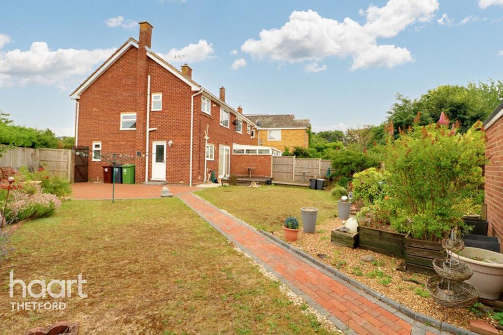 Churchill Road, Thetford 3 bed semidetached house for sale £240,000