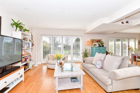 Moldavia, 9 Whitstable Road, Blean, Canterbury, CT2 9EA