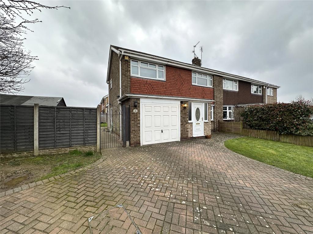 Jacklins Approach, Scunthorpe, DN16 3 bed semidetached house £175,000