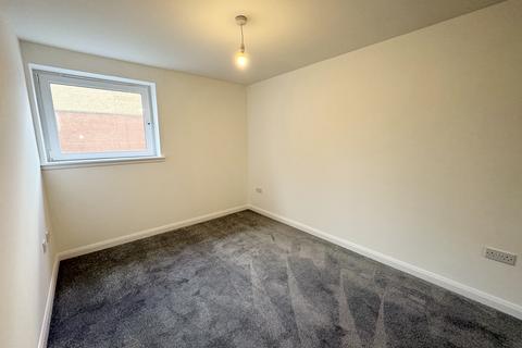 2 bedroom flat to rent, Squire Street, Glasgow G14