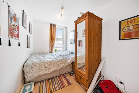 3 bedroom flat to rent, Haselrigge Road, SW4, Clapham High Street, London, SW4