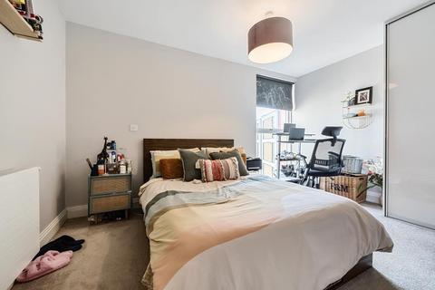 1 bedroom flat for sale, Weavers Court,  Montmorency Gardens,  London,  N11,  N11