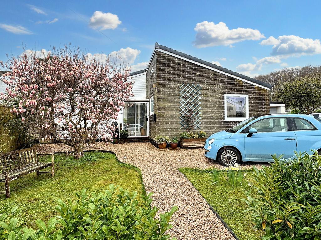 Wilton Way, Abbotskerswell, Newton Abbot 2 bed detached bungalow for