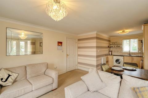 2 bedroom flat for sale, Birchfield Road, Webheath, Redditch B97 4LR