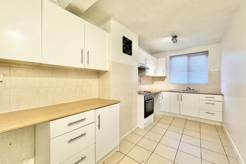 3 bedroom terraced house for sale, Fryston Road, Castleford