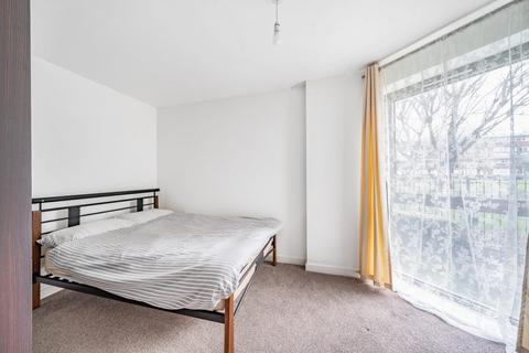 3 bedroom flat for sale, 3 Glengarnock Avenue London E14