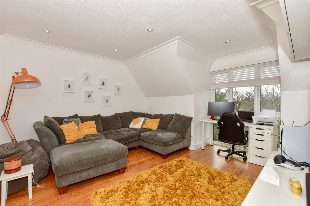 Box Close, Laindon, Basildon, Essex 1 bed flat for sale £200,000