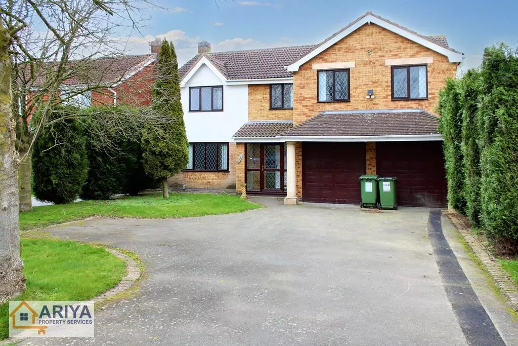 5 bedroom detached house to rent