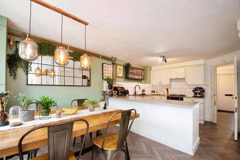 29 Thorneycroft Drive, Enfield, EN3 6UZ