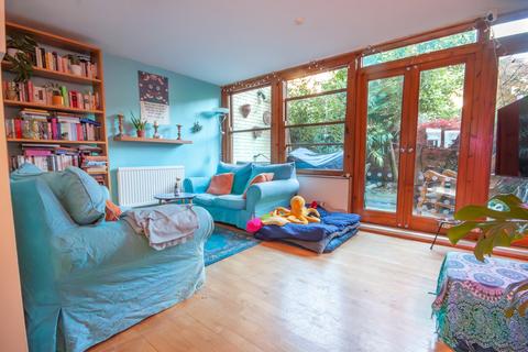 2 bedroom maisonette to rent, Bassett Street, London NW5