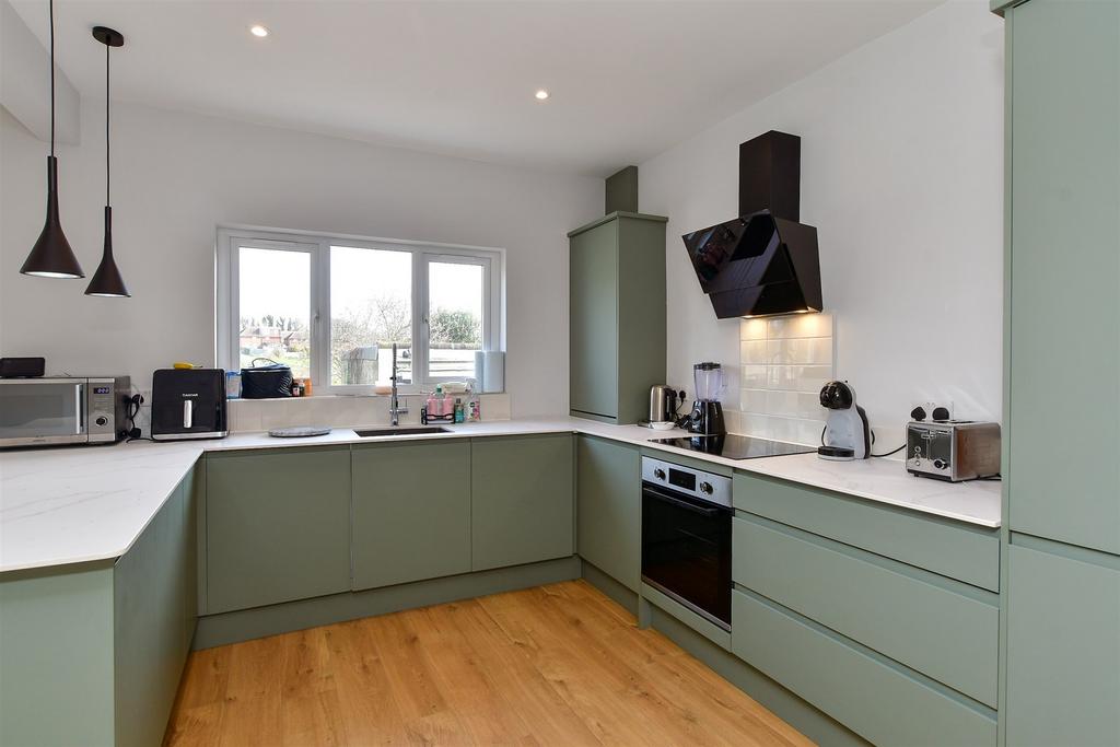 Kitchen/ Dining Room