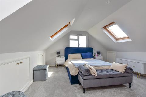 76 Overhill, Southwick, Brighton, BN42 4WJ