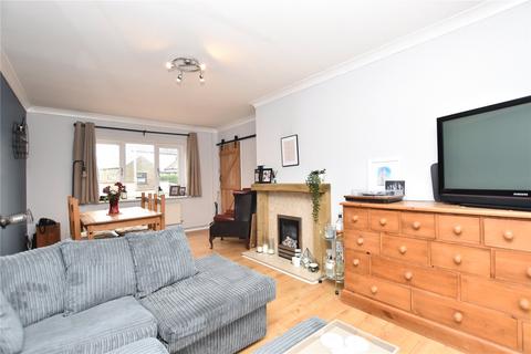 228 Wide Lane, Morley, Leeds, LS27 8SZ