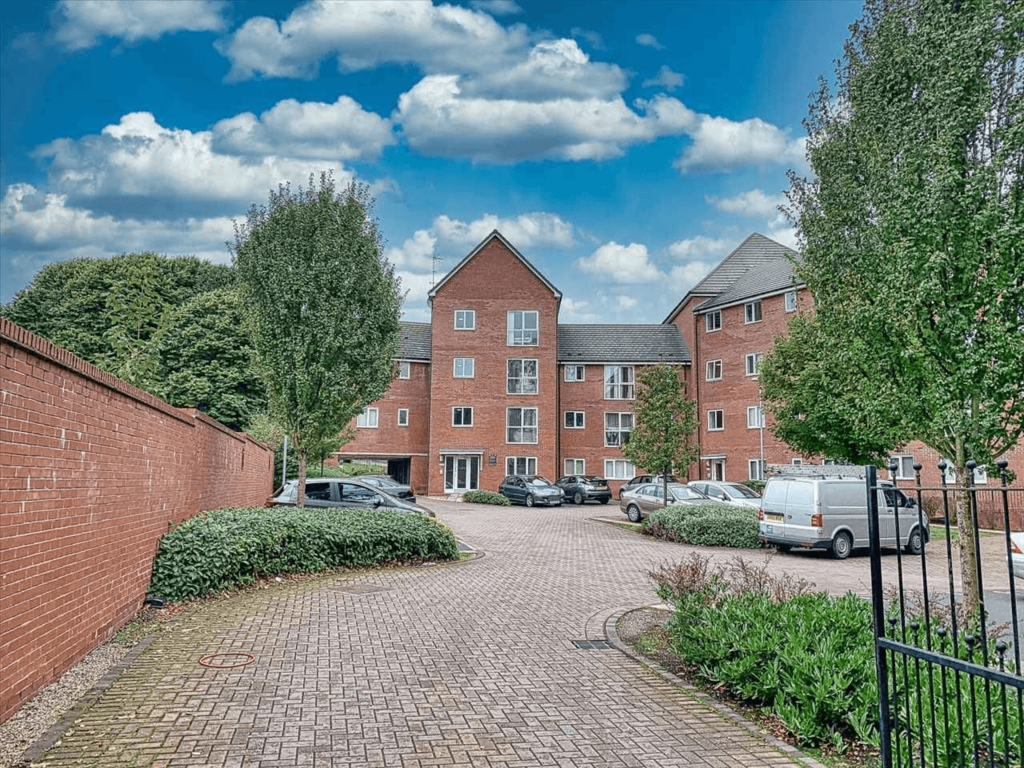 2 Bedroom Apartment - AVAILABLE NOW TO LET