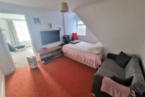 1 bedroom maisonette for sale, Staines Road, ., Feltham, London, TW14 9HD