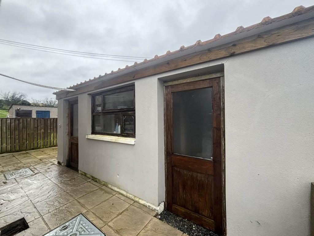 Out building and boi