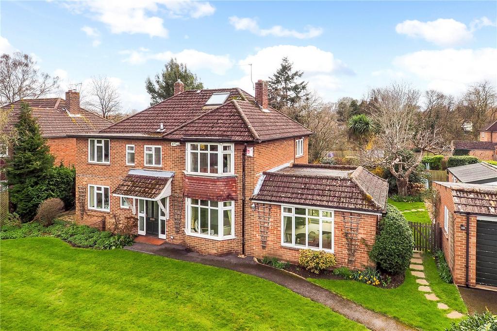 Pulens Crescent, Petersfield... 5 bed detached house for sale £950,000